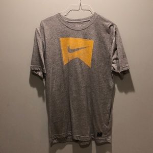 Grey graphic tee for men